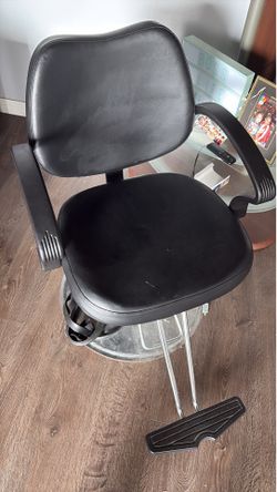 Salon chair