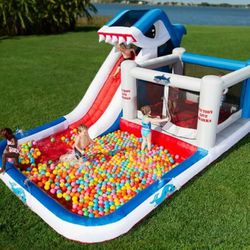 INFLATABLE PLAY PARK