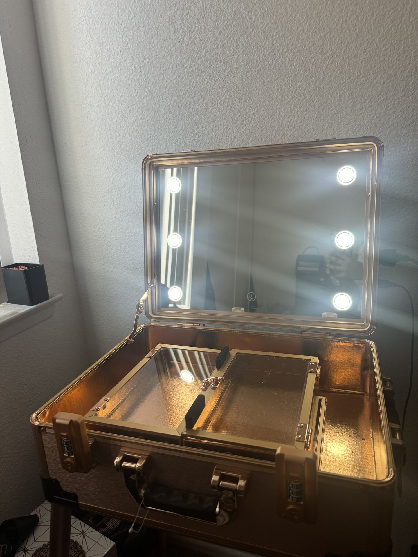 Vanity Suitcase With Lights Bluetooth 