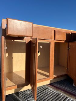 Bathroom base cabinets