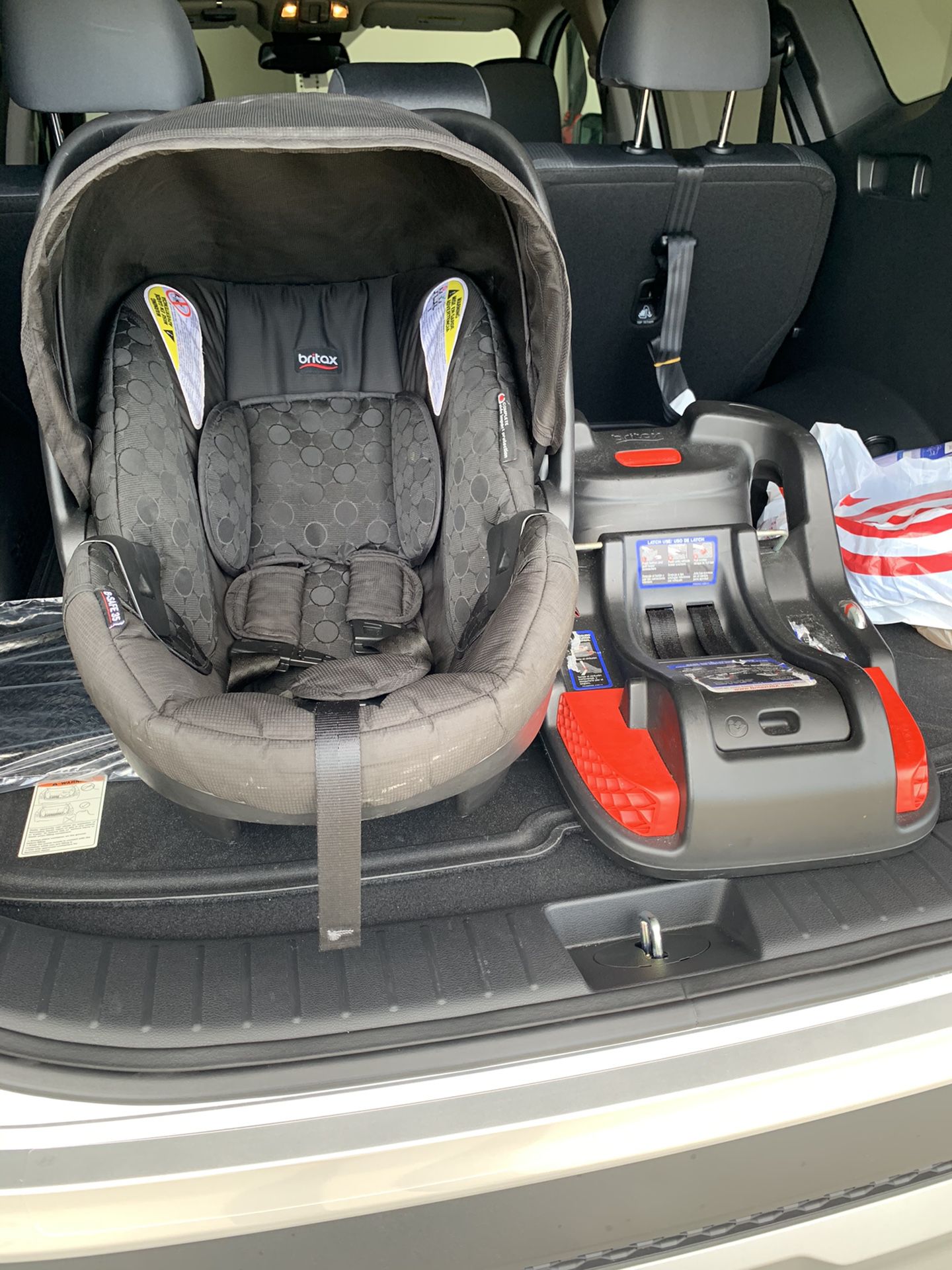 Britax infant car seat like new