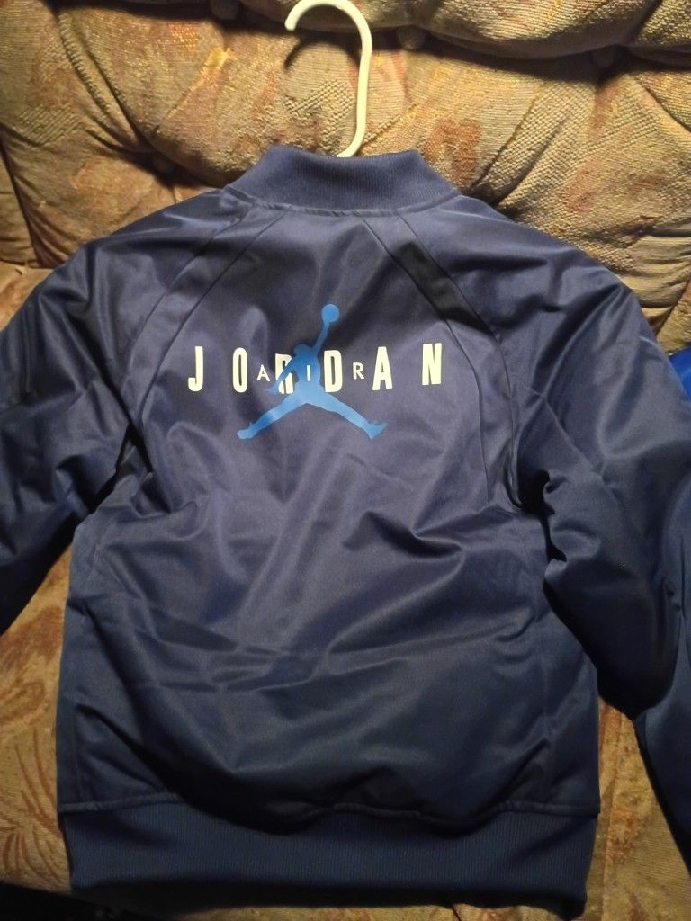 Air Jordan Coat Size Medium 