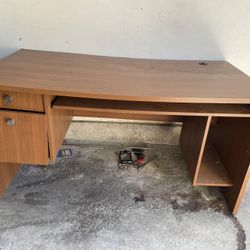 FREe Older Heavy Desk