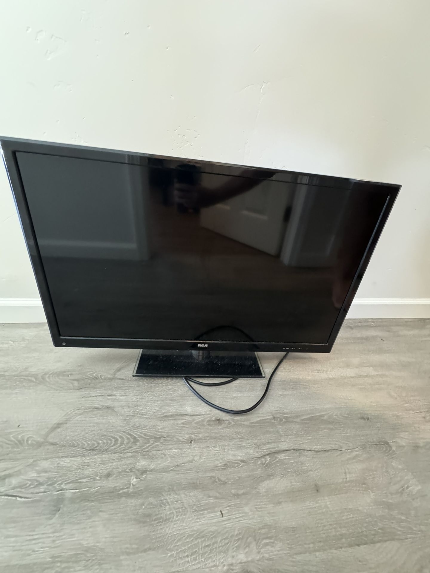32’ LED TV
