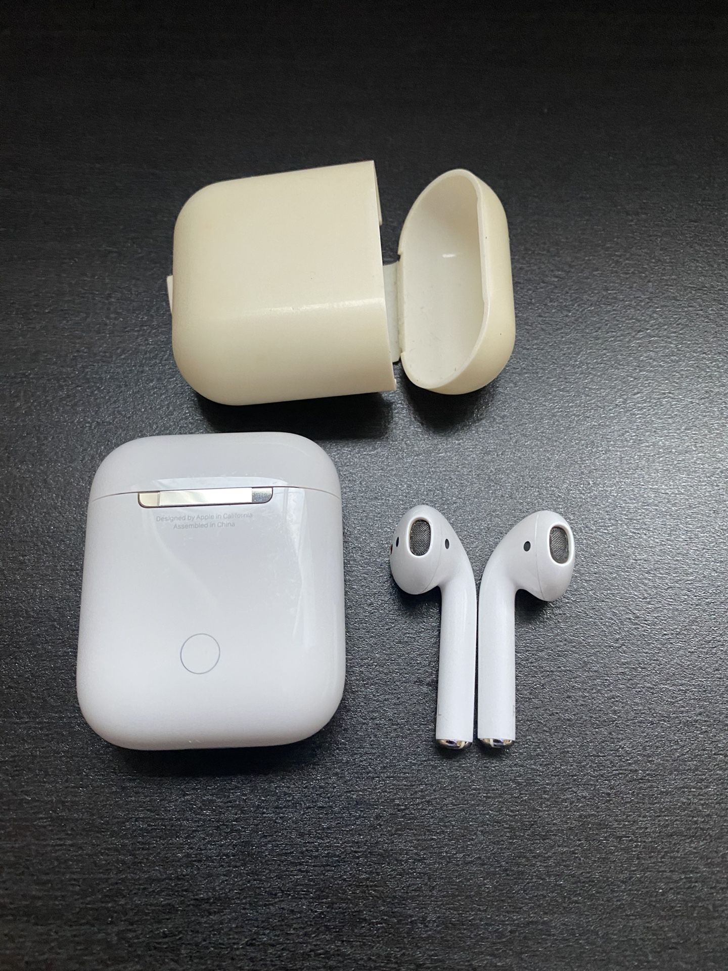 Original Apple AirPods + silicone case