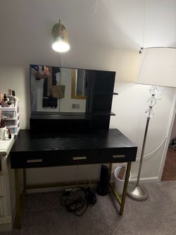 Make up vanity/desk