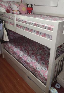 Twin bunk bed/mattress not included