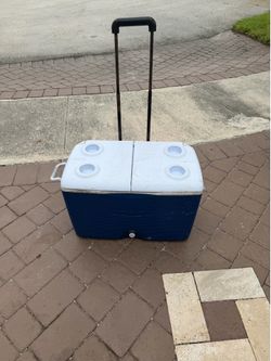 RUBBERMAID COOLER
