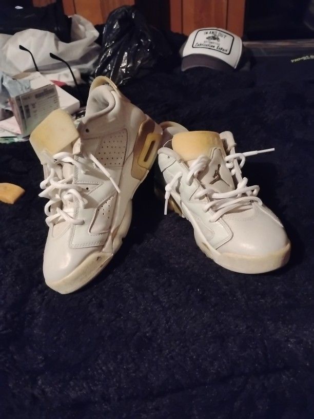 Gold & White Jordan's... Size 9