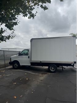 2010 Chevy G3500 12Ft Box