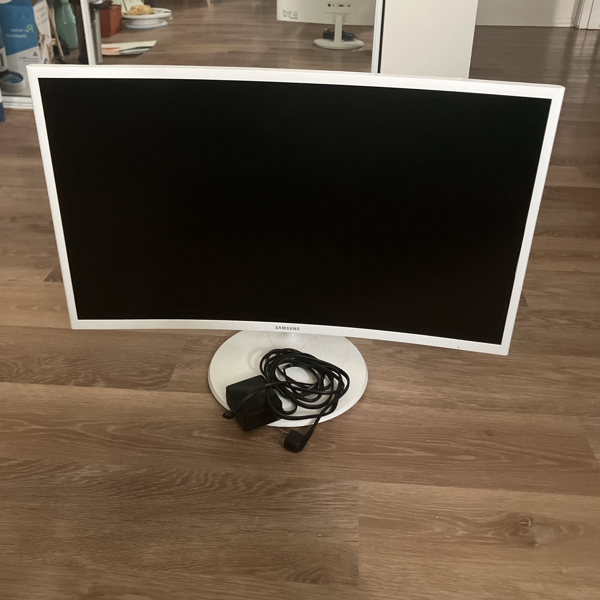 Samsung Curved Monitor 27”