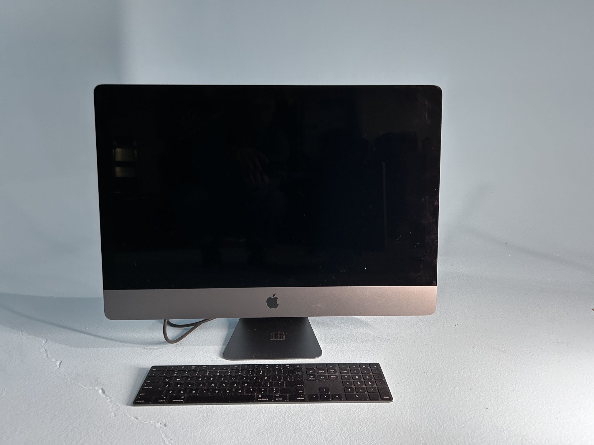 Apple iMac 21.5 inches- MacOS Ventura