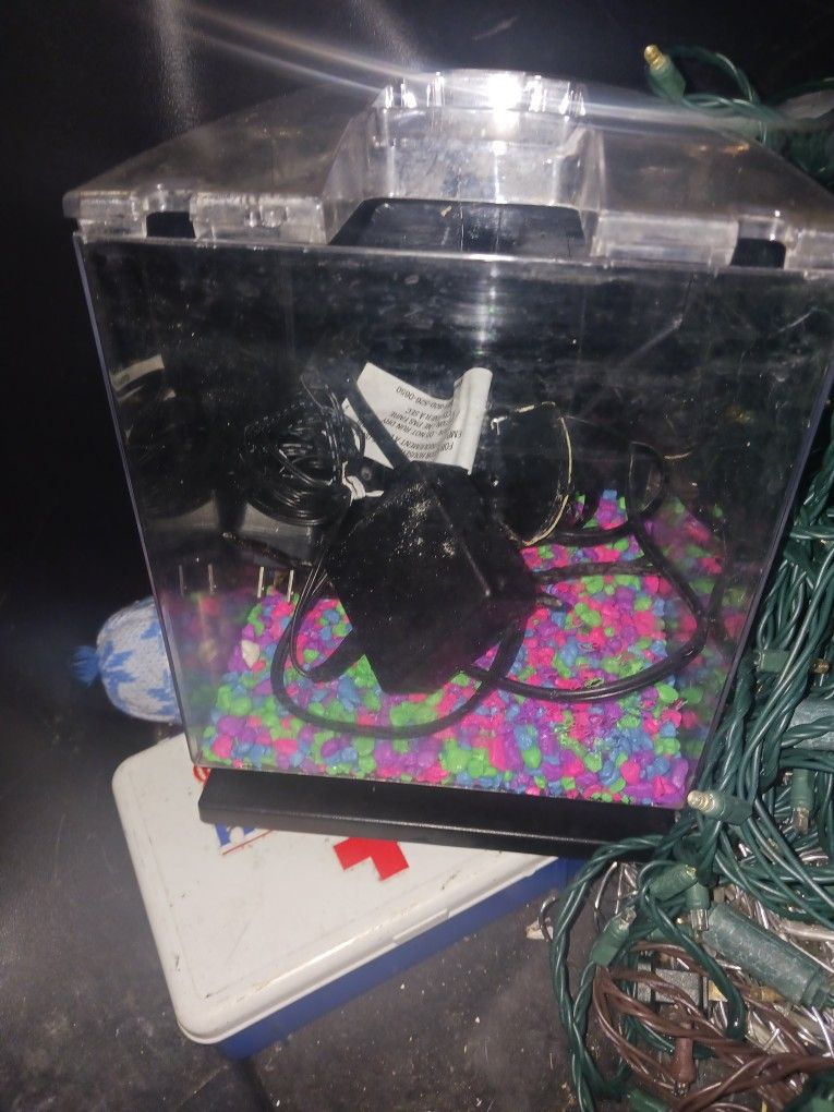 2 Nice Complete Set Fish Tanks 1gal An 2 Gal 8 Each Firm