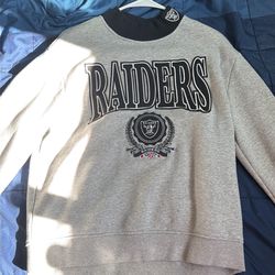 Raider crewneck