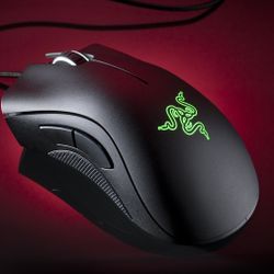 Razer DeathAdder Chroma Gaming Mouse | RGB Lighting | 10,000 DPI Precision