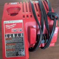 Milwaukee Multi-Voltage Battery Rapid Charger