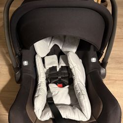 Nuna pipa Lite LX + Base