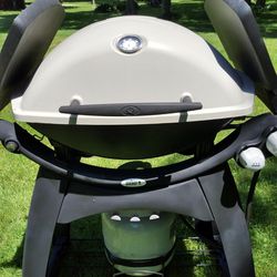 Weber Q3200 Portable Propane Grill w Cart and Side Tables