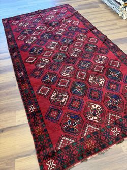 HAND KNOTTED WOOL RUG