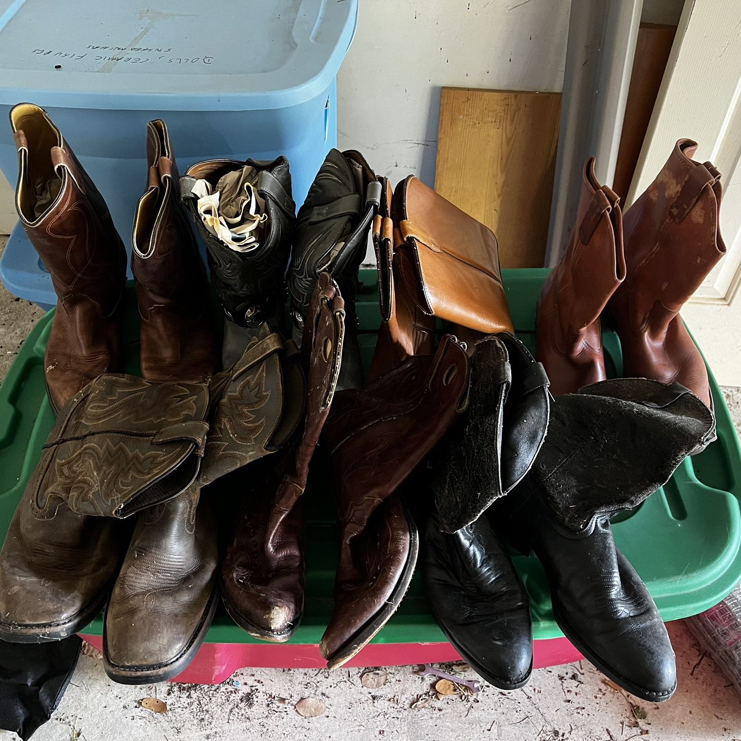 7 Pairs Of Vintage Cowboy Boots. Size 11