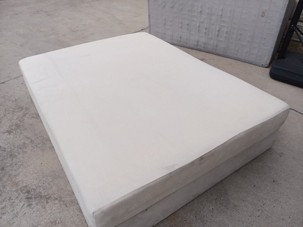 Queen Tempurpedic Memory Foam Mattress And Box Spring for Sale in El