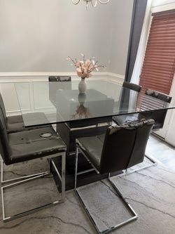 Dinning table with 6 high chairs