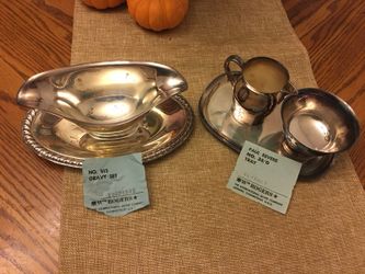Wm ROGERS Silver plated gravy/sauce boat with double spout AND cream and sugar with tray