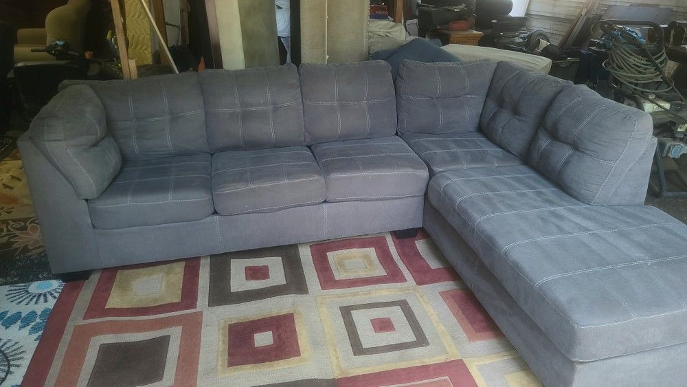 Dark Grey Color Sofa Sectional Confortable In Great Condition And Clean No Pest No Smoke No Rips