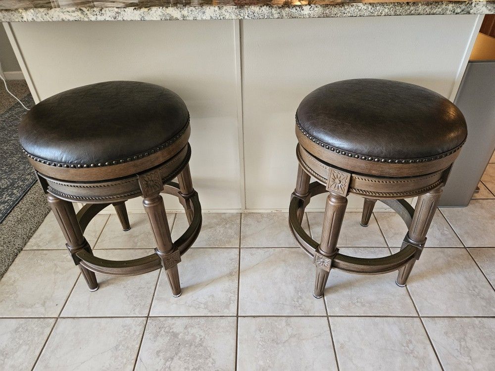 Leather Swivle Bar Stools