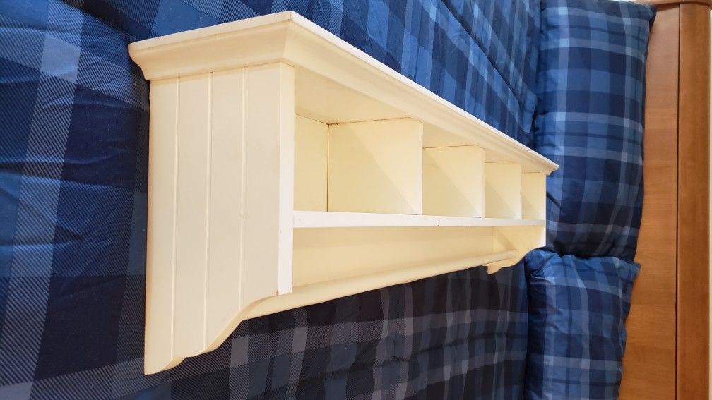 Hanging Quilt Rack Shelf with Cubbies

