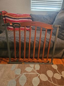 BABY GATE