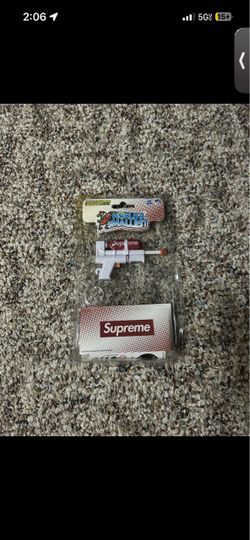 Supreme Water Gun Key Chain Worlds Smallest Air Pressure Super Soaker 50