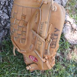RAWLINGS "LEATHER " 12 1/2 INCH BASEBALL GLOVE  (SEE PICS) LOCATED IN GLENDORA!!! CHECK OUT MY PAGE ALOT OF BASEBALL EQUIPMENT FOR "CHEAP"