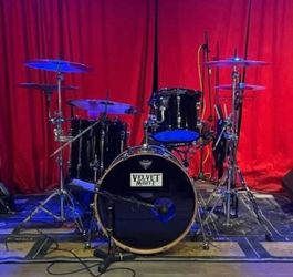 Tama 5 piece drum set. Read full description below