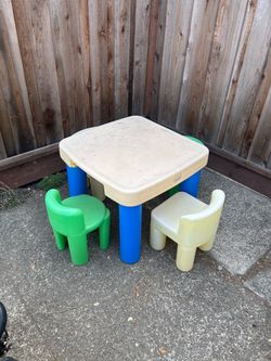 Kids Table with 4 Chairs