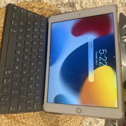 📱 iPad 7ª generación + Teclado original Apple