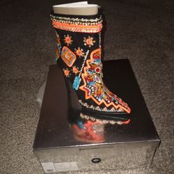 Azalea Wang Short Boot Size 8