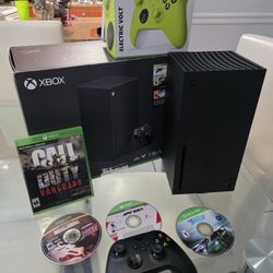 XBOX SERIES X CON 2 CONTROLES Y 4 JUEGOS 