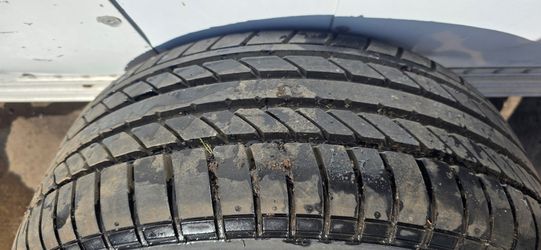 215 45 ZR17 Great tread tire 215 45 17