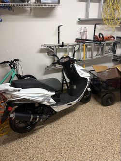 150 cc Wolf Scooter low miles !!