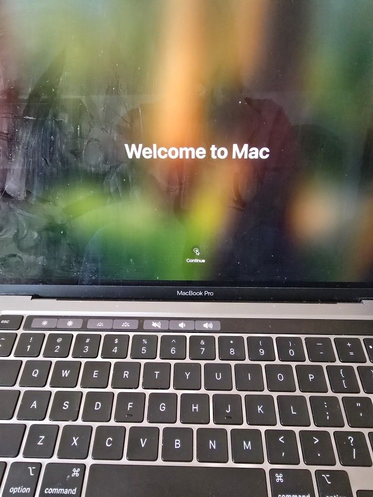 2022 M2 Apple MacBook Pro 13" 8gb 250 Gb