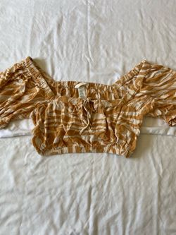 Off-Shoulder Crop Top Tan Swirl Print