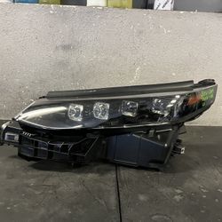 2016-2017-2018-2019 TOYOTA MIRAI LEFT HEADLIGHT OEM USED