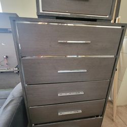 Dresser set , Tall and short