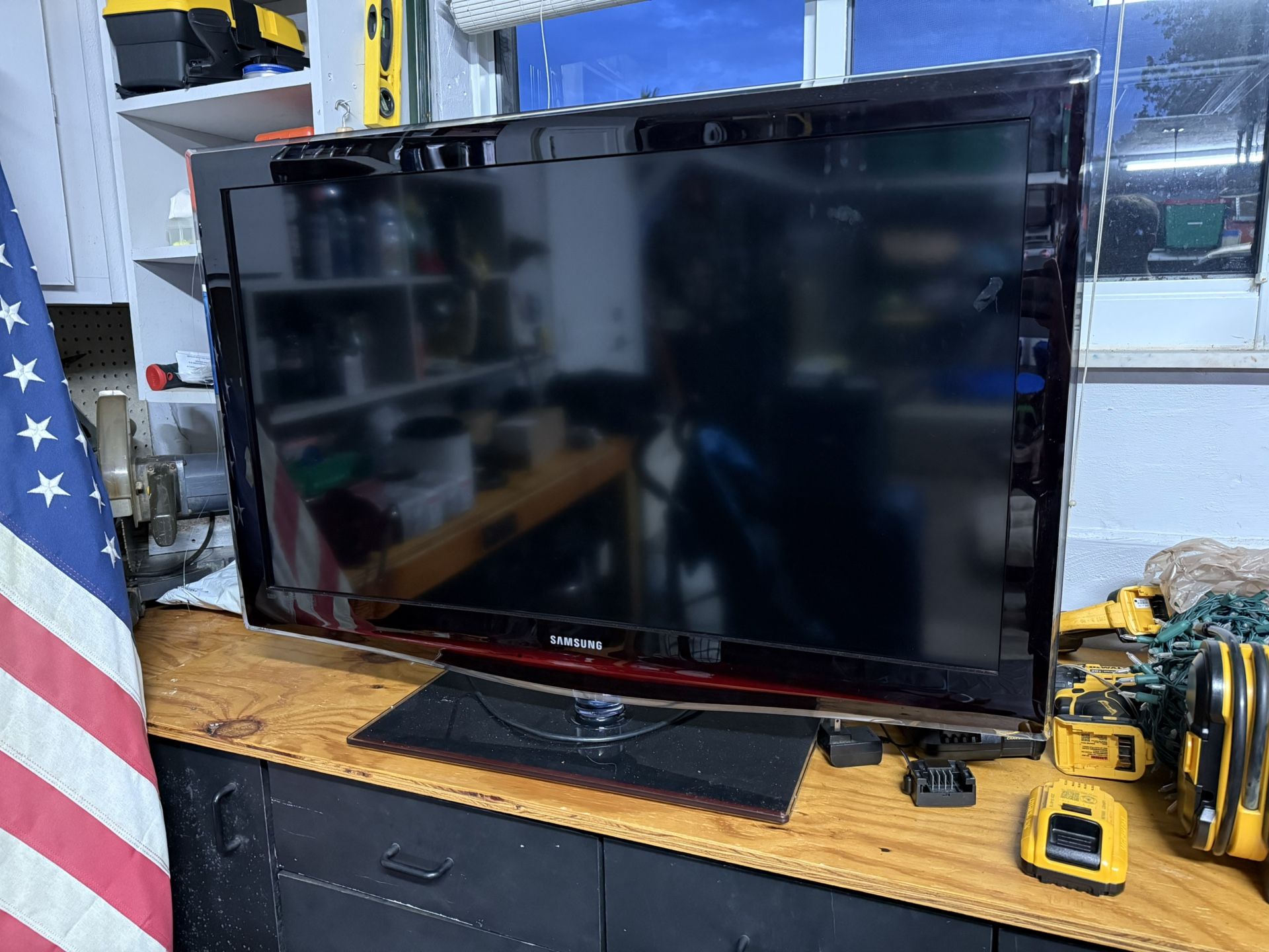Samsung 40” LCD TV