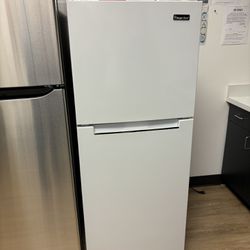 Magic Chef 10.1 cu ft White Refrigerator 