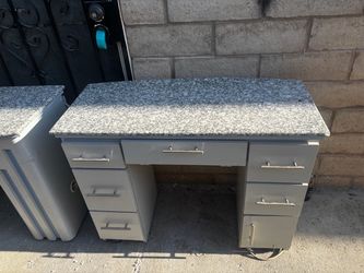 Nail table