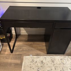 Black Desk H-30,D-20,W-41