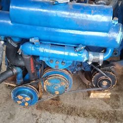 Crusader 305 Chevy Marine Engine