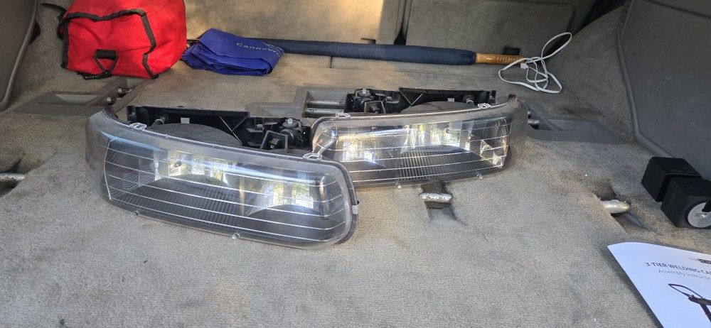 Tahoe Headlight Assembly 